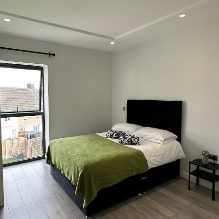 Stratford Apartment With Balcony Лондон Екстер'єр фото