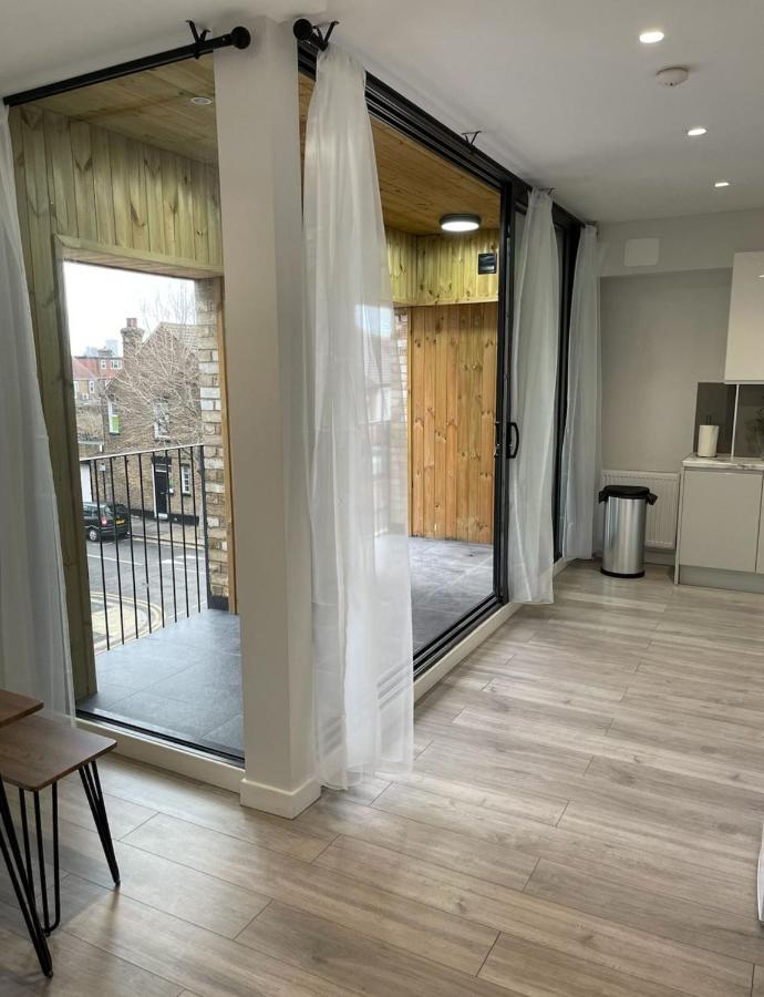 Stratford Apartment With Balcony Лондон Екстер'єр фото