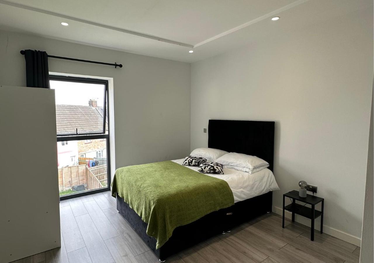 Stratford Apartment With Balcony Лондон Екстер'єр фото